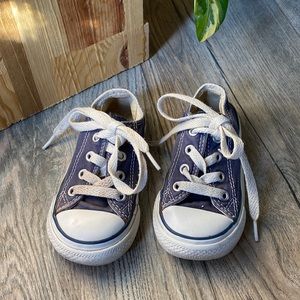 Adorable baby Converse in navy blue
